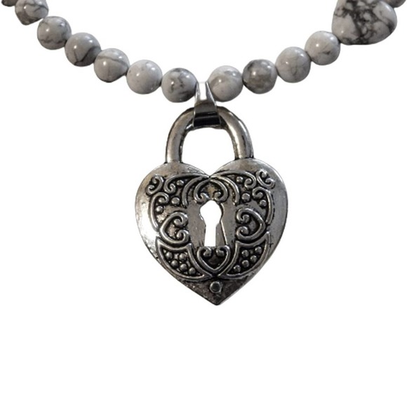 White Howlite Hearts Necklace 3030 - Picture 2 of 3